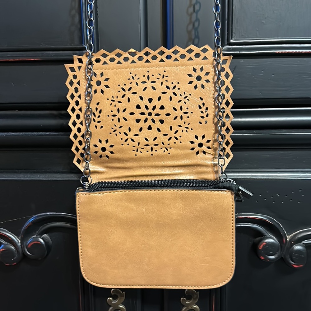 New crossbody purse with metallic design chain strap color of hematite  7”x5.5” - Picture 3 of 10